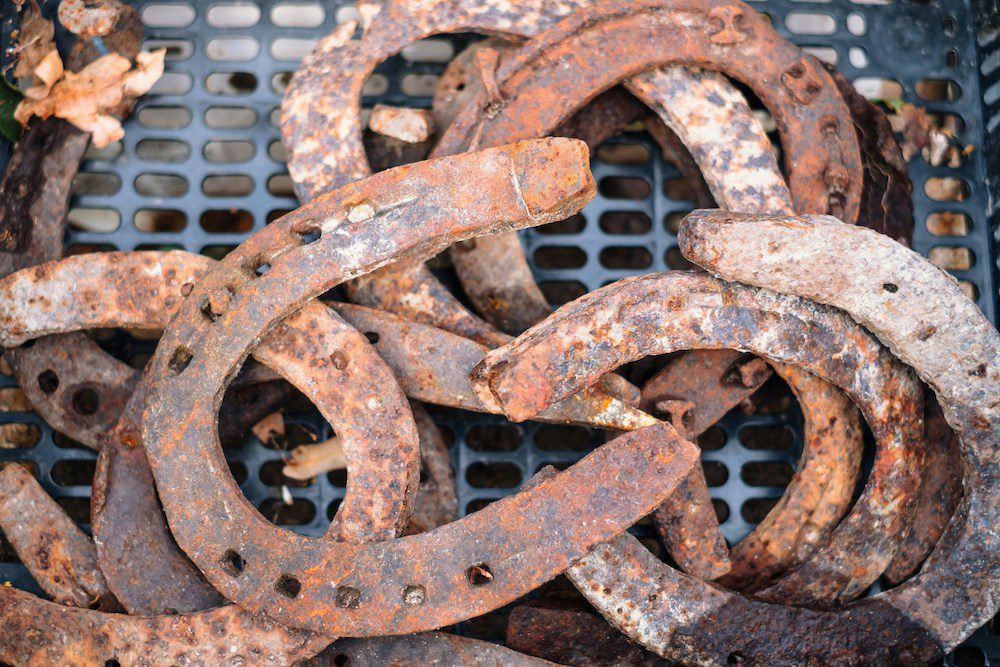 Outdoor Upcycling Ideas Using Horseshoes